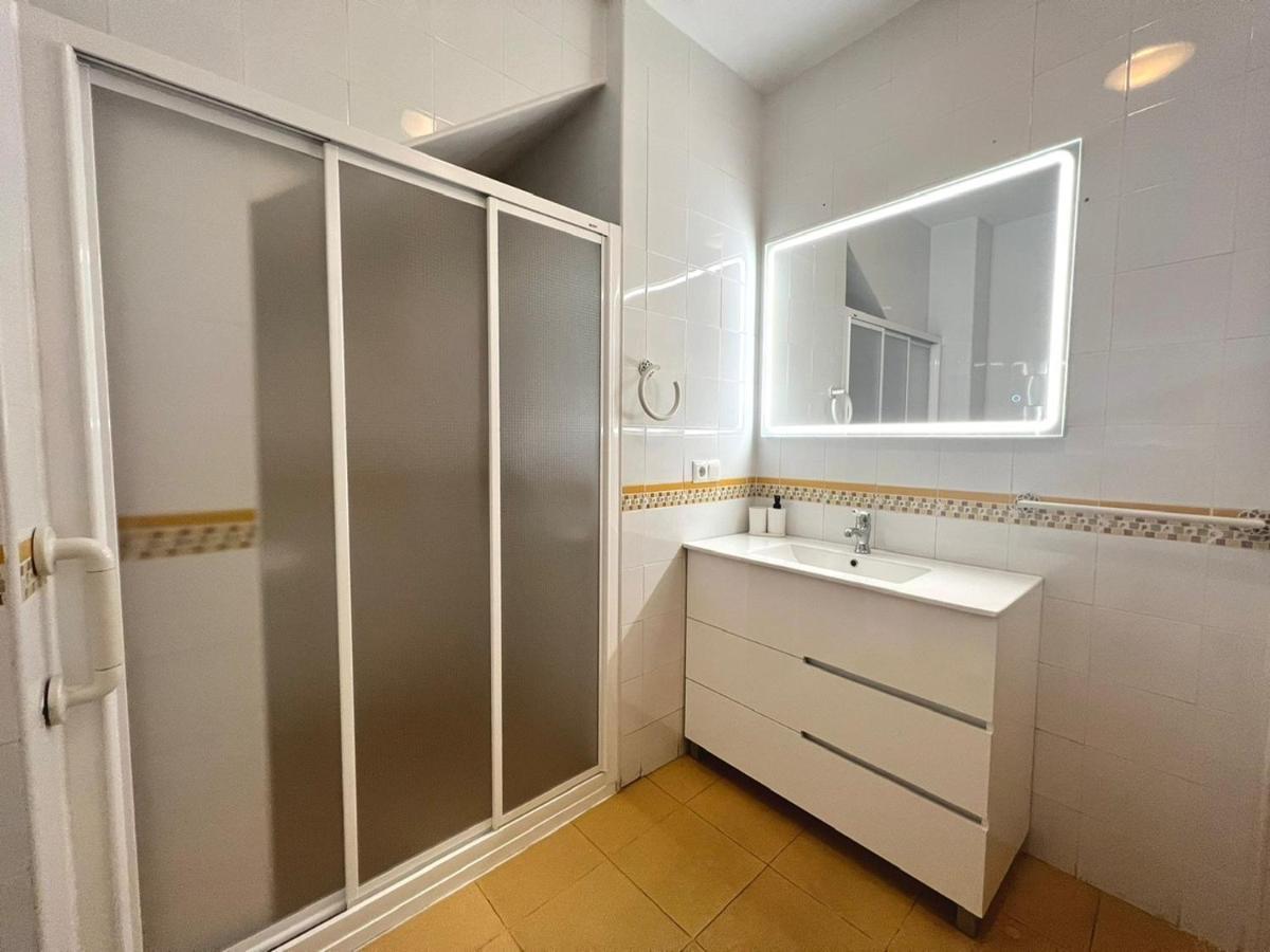 Adela & Private Courtyard By Ele Apartment *